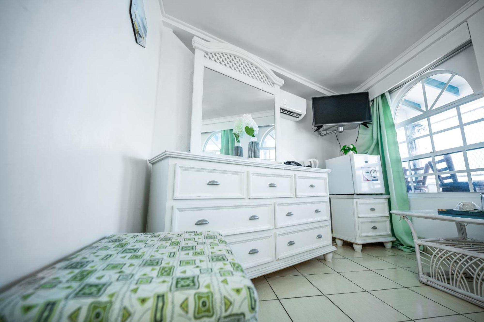 Deyna'S City Inn St. George's ห้อง รูปภาพ