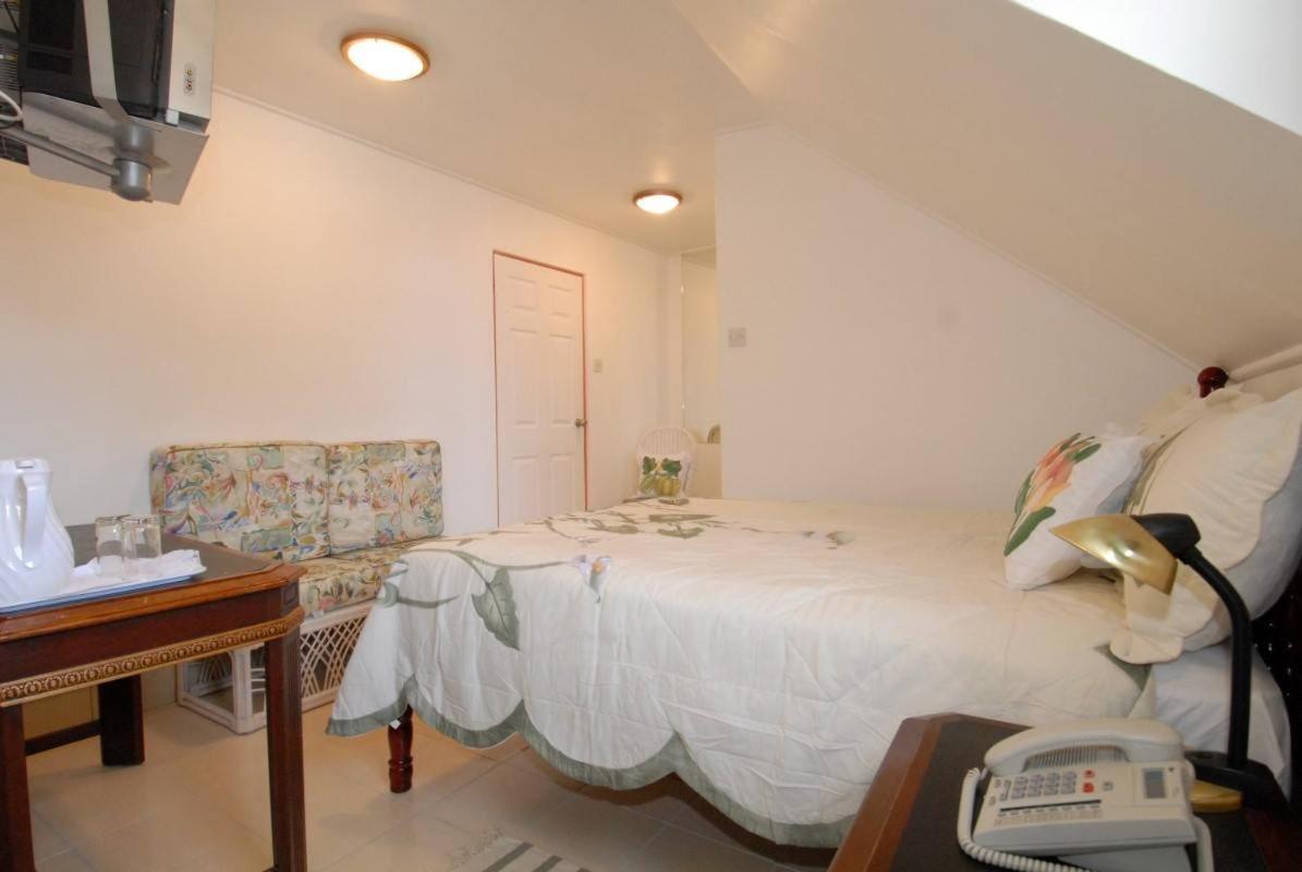 Deyna'S City Inn St. George's ภายนอก รูปภาพ