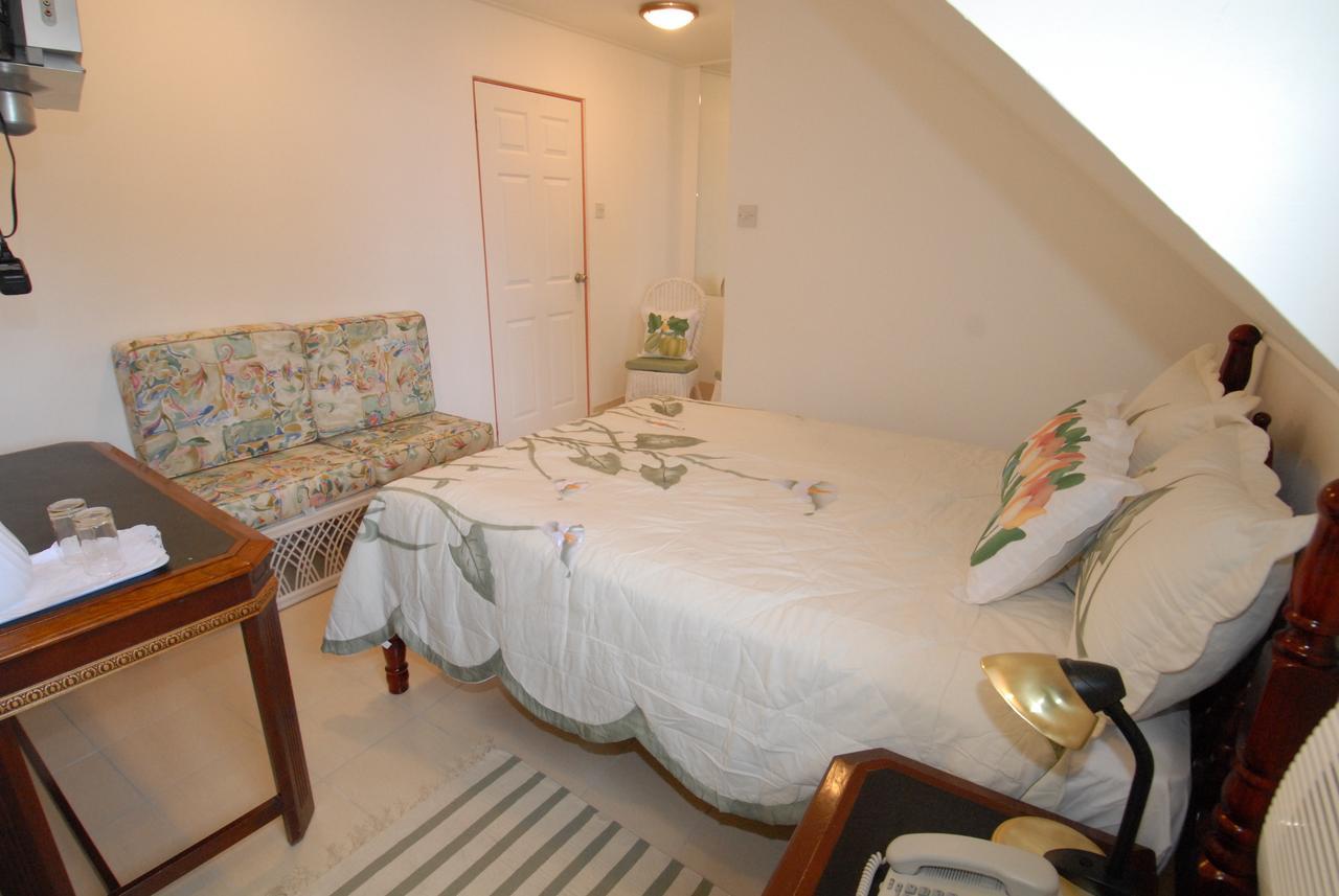 Deyna'S City Inn St. George's ภายนอก รูปภาพ