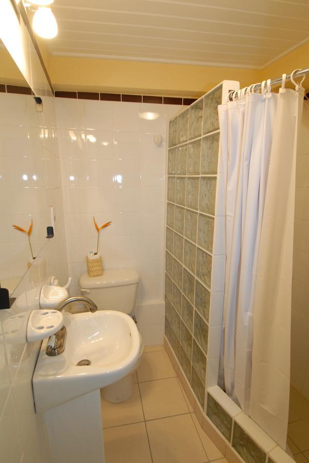 Deyna'S City Inn St. George's ภายนอก รูปภาพ